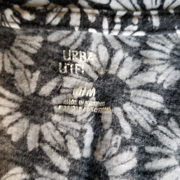 Daisy floral scoop neck tee - Picture 2 of 2